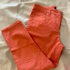 Bandolino Petite ankle cut salmon color jeans.